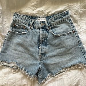 ZARA HIGH WAISTED DISTRESSED SHORT